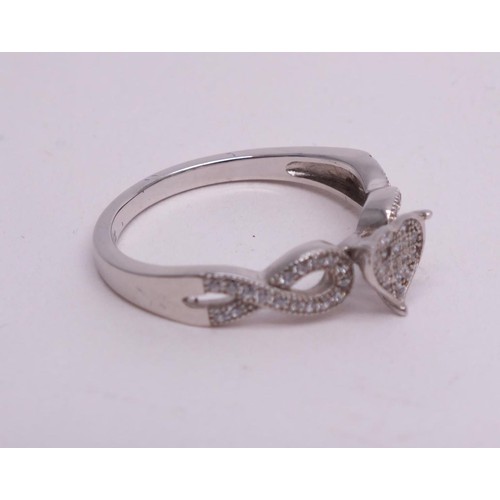 99A - 925 SILVER & CZ STONES HEART RING SIZE S IN A BLUE VELVET SHAPED RING BOX