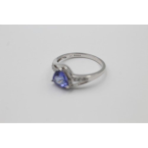 550 - 9ct white gold tanzanite & clear gemstone dress ring (2.3g) SIZE N