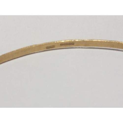 228 - 9ct GOLD HALLMARKED BANGLE 1.8g