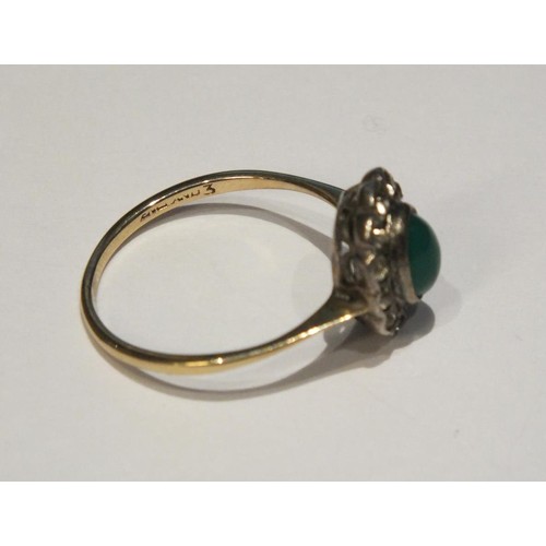 61 - VINTAGE 9CT GOLD GREEN STONE CLUSTER RING SIZE O- 2.3G