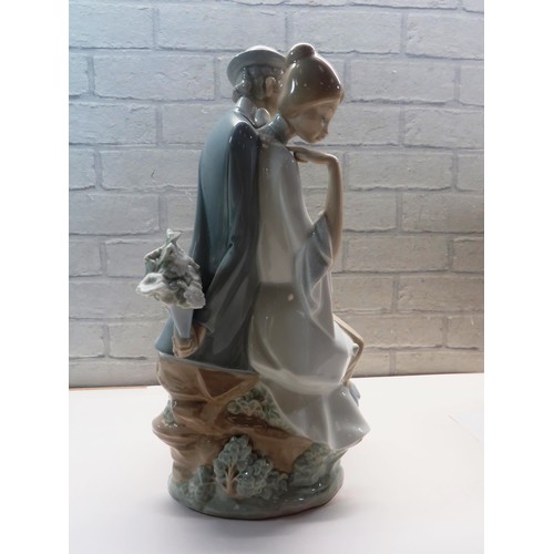 344 - LARGE NAO COURTING COUPLE FIGURINE APPROX HEIGHT - 16