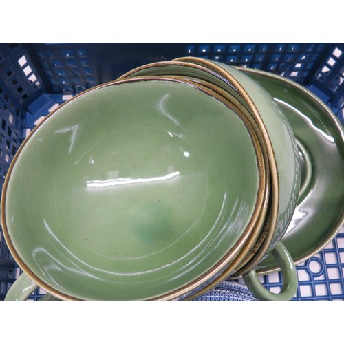 138 - SELECTION OF CROCKERY