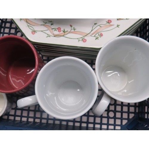 138 - SELECTION OF CROCKERY