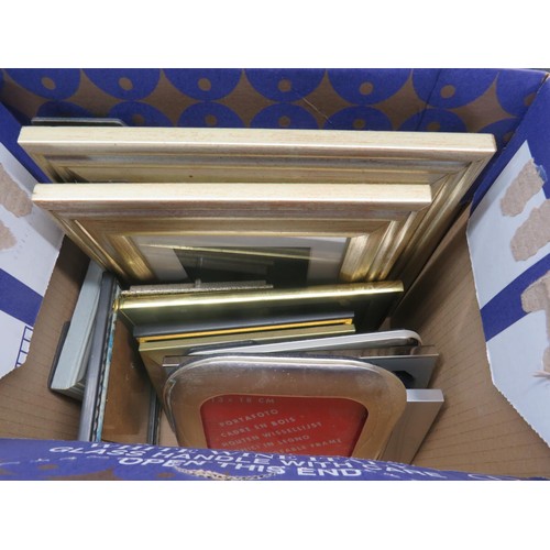 139 - 21 ASSORTED PHOTGRAPH/PICTURE FRAMES