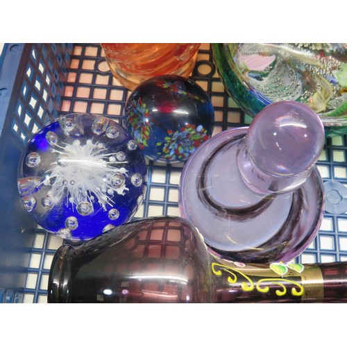 142 - JOBLOT OF GLASSWARE INCLUDES PAPERWEIGHTS