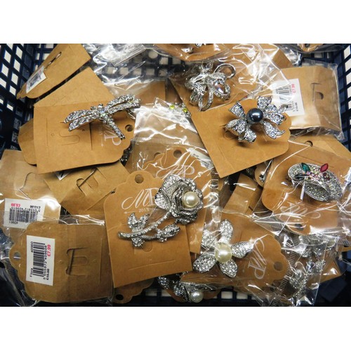 185 - TRAY LOT OF NEW LADIES DIAMNTE BROOCHES