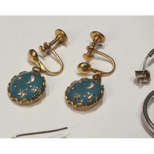 208 - 6 PAIRS OF VINTAGE EARRINGS INCLUDES SILVER AND CORAL, MILLEFIORI AND ENAMEL