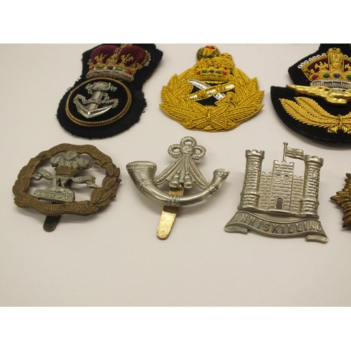 16 - TEN CAP BADGES AND SIX CLOTH BADGES