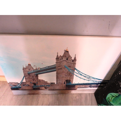 319 - 3 x LARGE CANVAS - NEW YORK, LONDON BRIDGE, LONDON UNDERGROUND