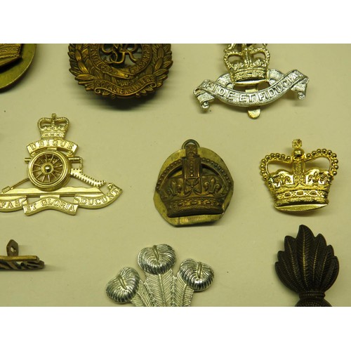 52 - BAG OF MILITARY BADGES INCLUDING CLOTH