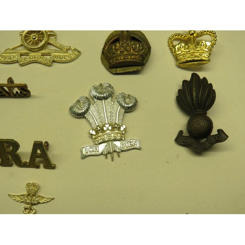 52 - BAG OF MILITARY BADGES INCLUDING CLOTH