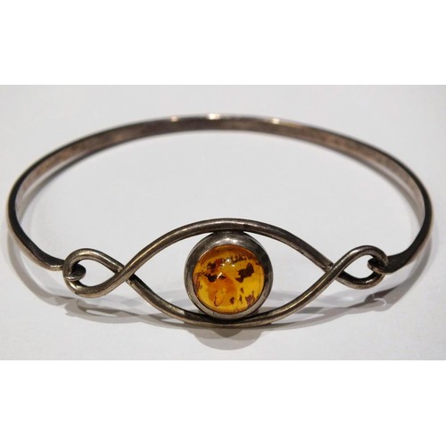 279 - VINTAGE SILVER AND AMBER BANGLE, SILVER AMBER NECKLACE AND SILVER AMBER STUD EARRINGS