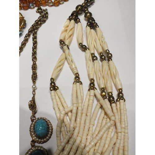 280 - SELECTION OF VINTAGE JEWELLERY INCLUDES AMBER BRACELET AND MILLEFIORI BEAD NECKLACE ETC