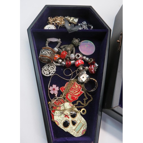 225 - COFFIN DESIGN JEWELLERY BOX AND JEWELLERY CONTENTS