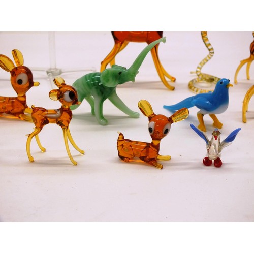 252 - COLLECTION OF VINTAGE GLASS ANIMALS