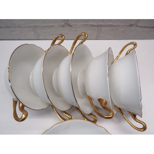 343 - WHITE SHELLY TEASET