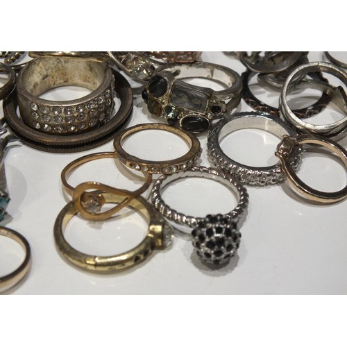 284 - JOBLOT OF RINGS