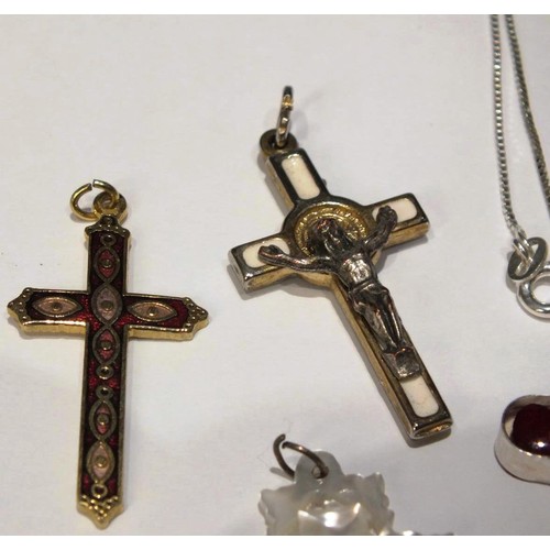 286 - 924 STERLING SILVER POPPY CROSS PENDANT NECKLACE AND FIVE CROSS PENDANTS INCLUDES CARVED MOTHER OF P... 