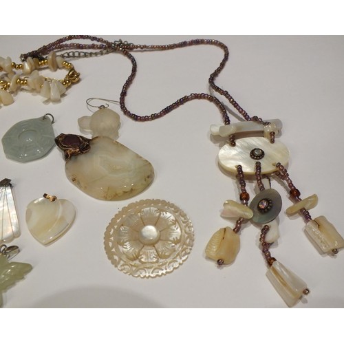 288 - GEMSTONE, MOTHER OF PEARL, JADE & SHELL JEWELLERY INCLUDES NECKLACES & PENDANTS