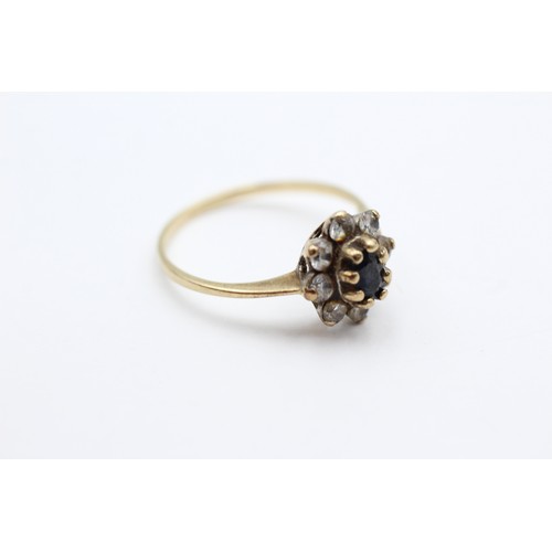 400 - 9ct gold vintage sapphire & white gemstone cluster ring (1.3g) SIZE- P