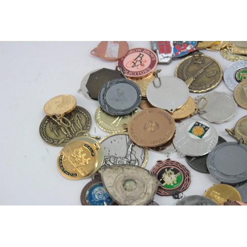 403 - 100 x Vintage Brass / Silver Plate / Copper Medals, Badges, Medallions Etc 3386g