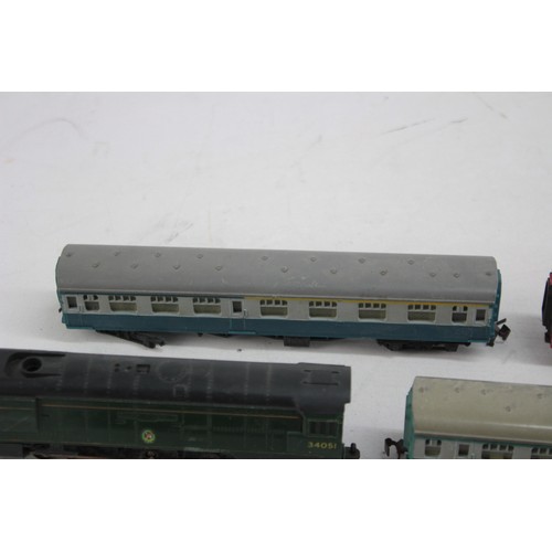 407 - 12 x Vintage JOUEF / TRIANG Oo Gauge Locos, Carriages & Rolling Stock Etc