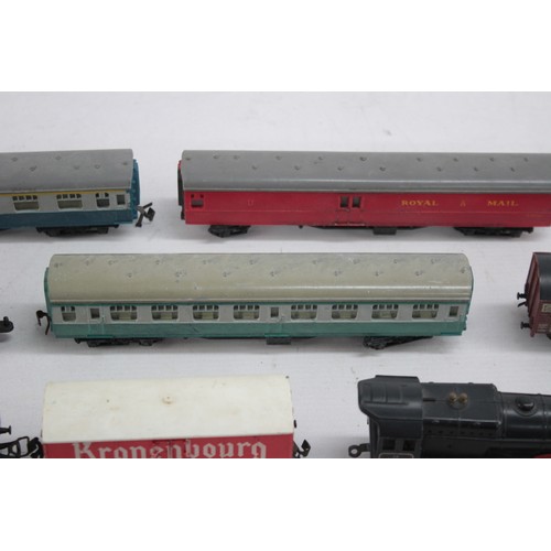 407 - 12 x Vintage JOUEF / TRIANG Oo Gauge Locos, Carriages & Rolling Stock Etc