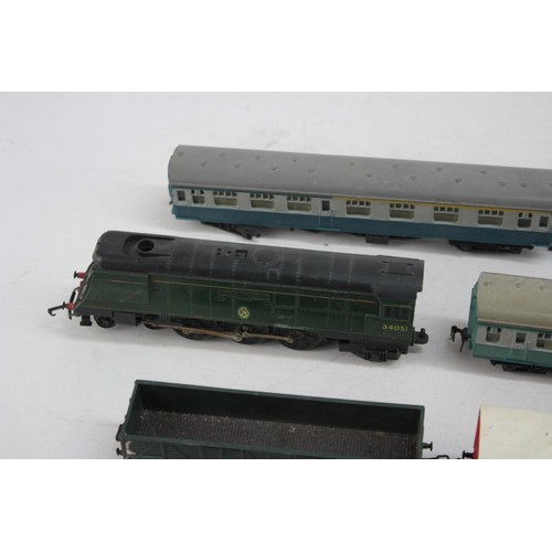 407 - 12 x Vintage JOUEF / TRIANG Oo Gauge Locos, Carriages & Rolling Stock Etc