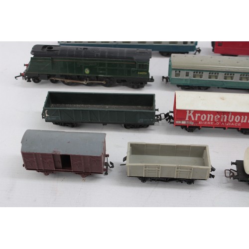 407 - 12 x Vintage JOUEF / TRIANG Oo Gauge Locos, Carriages & Rolling Stock Etc