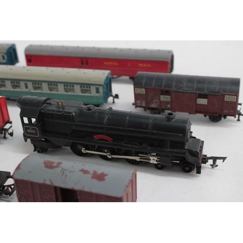 407 - 12 x Vintage JOUEF / TRIANG Oo Gauge Locos, Carriages & Rolling Stock Etc