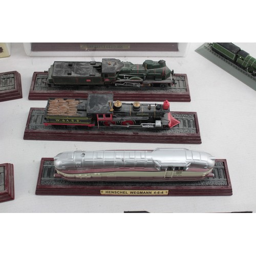 419 - 14x Vintage Model Display Locomotives & Magazines Inc The General, Evening Star