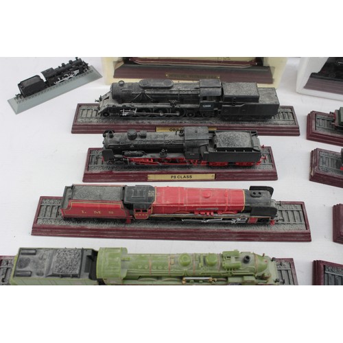 419 - 14x Vintage Model Display Locomotives & Magazines Inc The General, Evening Star