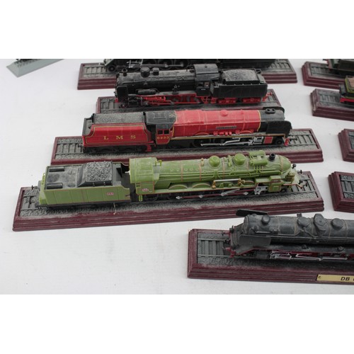 419 - 14x Vintage Model Display Locomotives & Magazines Inc The General, Evening Star