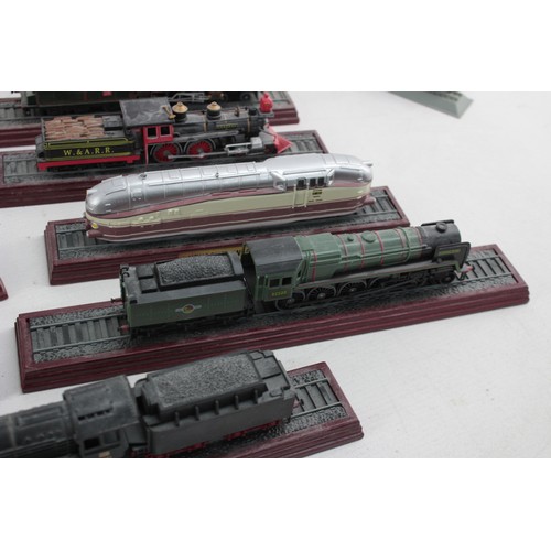 419 - 14x Vintage Model Display Locomotives & Magazines Inc The General, Evening Star