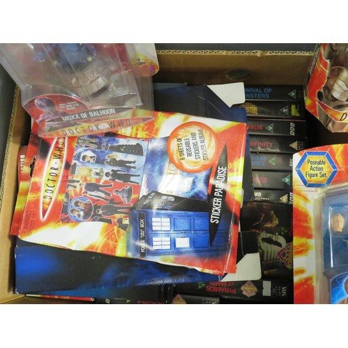 367 - DR WHO CYBERMEN FIGURINE, BOX OF COMMEMORATIVE DR WHO AND DR WHO MAGS UNOPENED