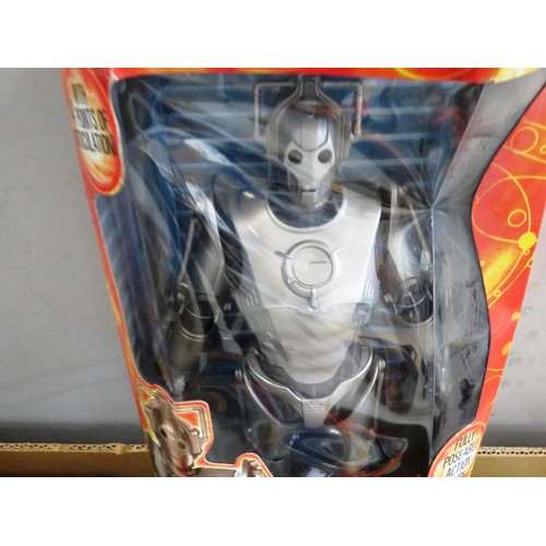 367 - DR WHO CYBERMEN FIGURINE, BOX OF COMMEMORATIVE DR WHO AND DR WHO MAGS UNOPENED