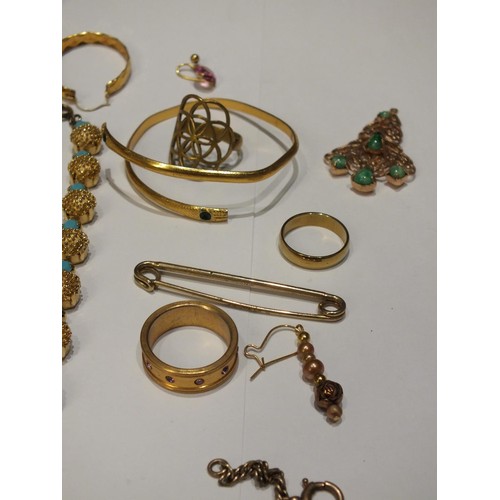 281 - SELECTION OF GOLDTONE JEWELLERY INCLUDES NECKLACES, RINGS & EARRINGS