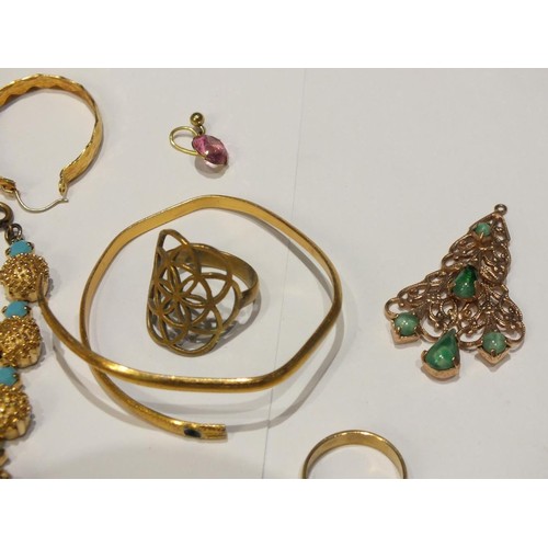 281 - SELECTION OF GOLDTONE JEWELLERY INCLUDES NECKLACES, RINGS & EARRINGS