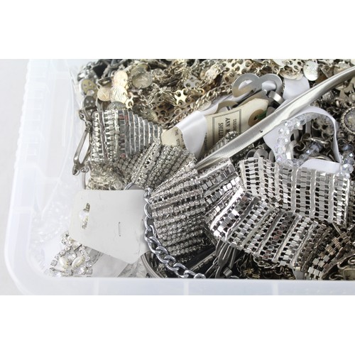 437 - Job Lot Assorted Silver Tone LADIES BELTS Inc Vintage, Chain, Sparkly Etc