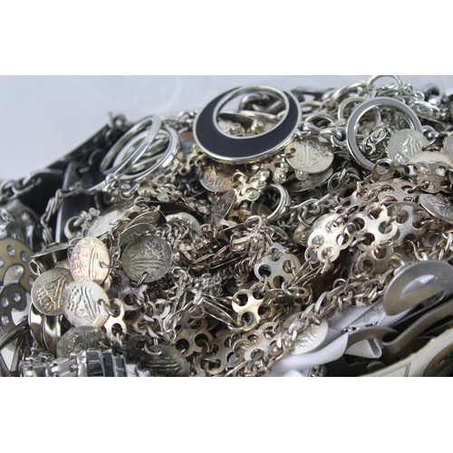 437 - Job Lot Assorted Silver Tone LADIES BELTS Inc Vintage, Chain, Sparkly Etc