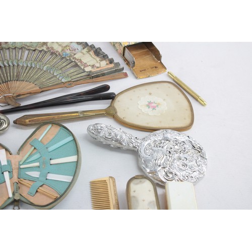 443 - 25 x Assorted Vintage LADIES VANITY Inc Hair Brush, Fan, Manicure Set Etc