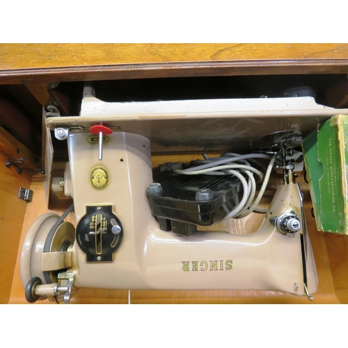 378 - VINTAGE SINGER SEWING MACHINE BOXED WITH ACCESSORIES