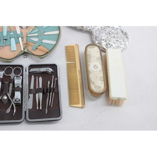 443 - 25 x Assorted Vintage LADIES VANITY Inc Hair Brush, Fan, Manicure Set Etc