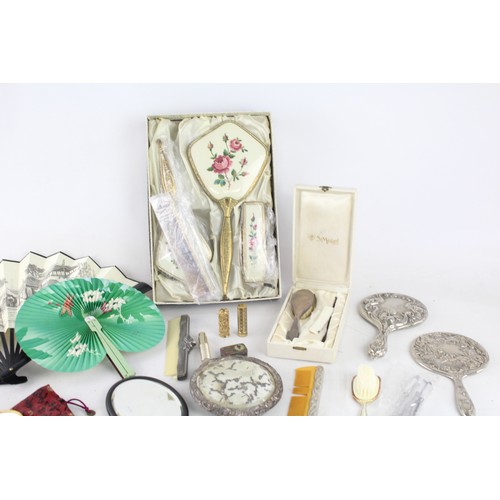 453 - 25 x Assorted Vintage LADIES VANITY Inc Hair Brush, Fan, Mirror Etc