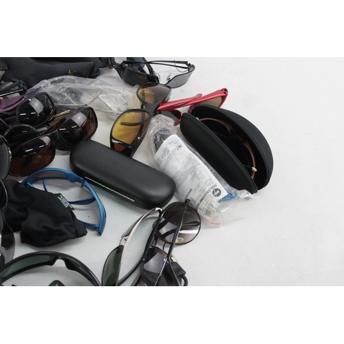 455 - 37 x Assorted SPORTS STYLE Sunglasses Inc. Soxick, Guess, Jublo Etc