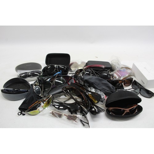 455 - 37 x Assorted SPORTS STYLE Sunglasses Inc. Soxick, Guess, Jublo Etc