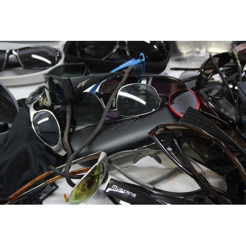 455 - 37 x Assorted SPORTS STYLE Sunglasses Inc. Soxick, Guess, Jublo Etc