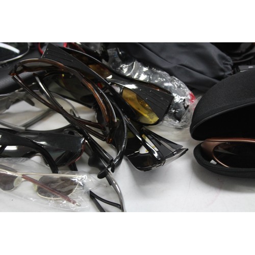 455 - 37 x Assorted SPORTS STYLE Sunglasses Inc. Soxick, Guess, Jublo Etc