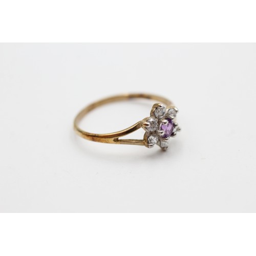 460 - 9ct gold amethyst & clear gemstone floral cluster ring (1g) SIZE- P