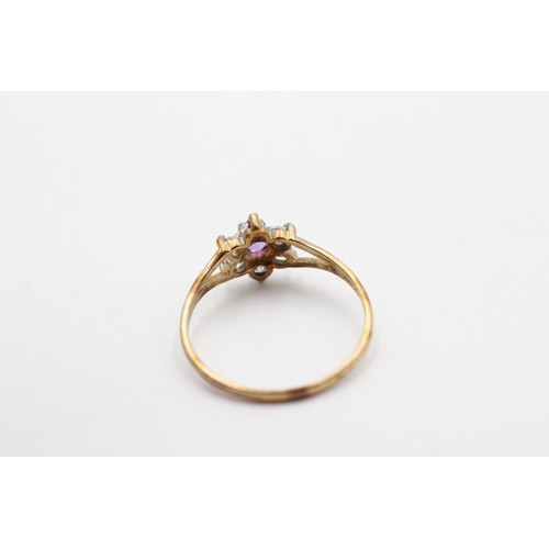 460 - 9ct gold amethyst & clear gemstone floral cluster ring (1g) SIZE- P